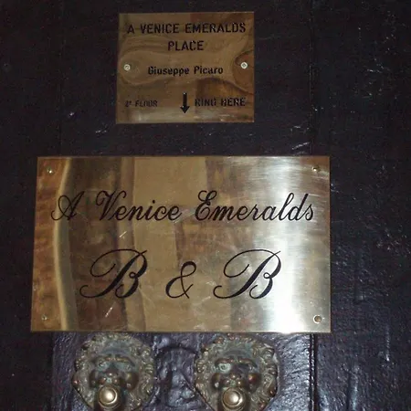 A Venice Emeralds 1 & 2 شقة